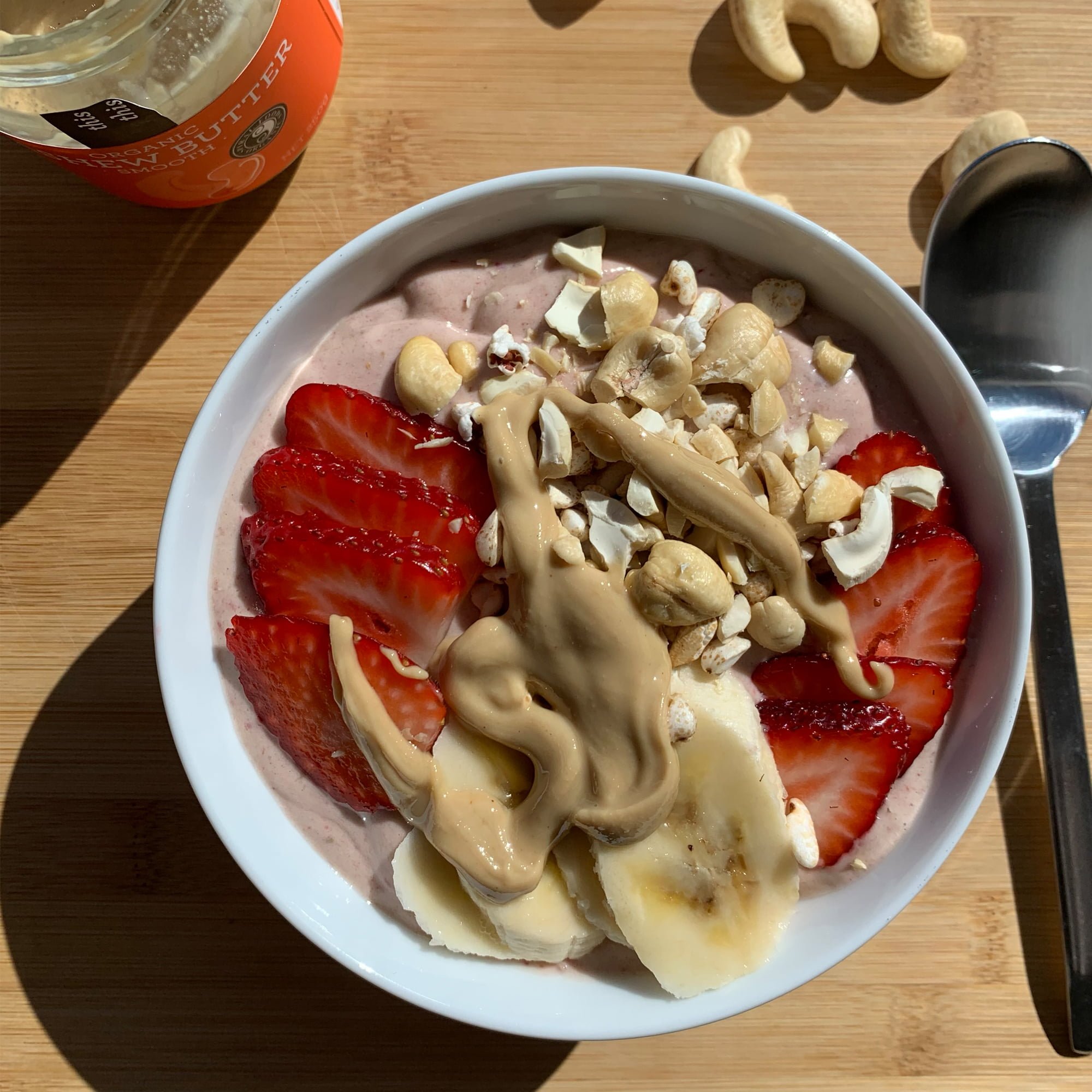 Strawberry Cashew Smoothie Bowl - Spiral Foods